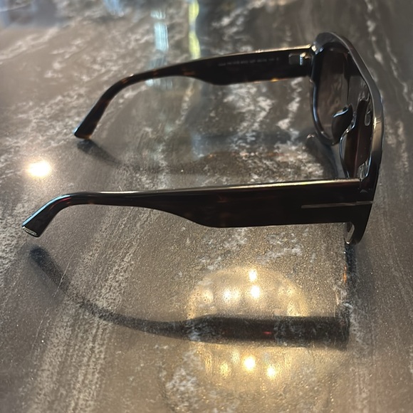 Tom Ford Sunglasses - Picture 4 of 9